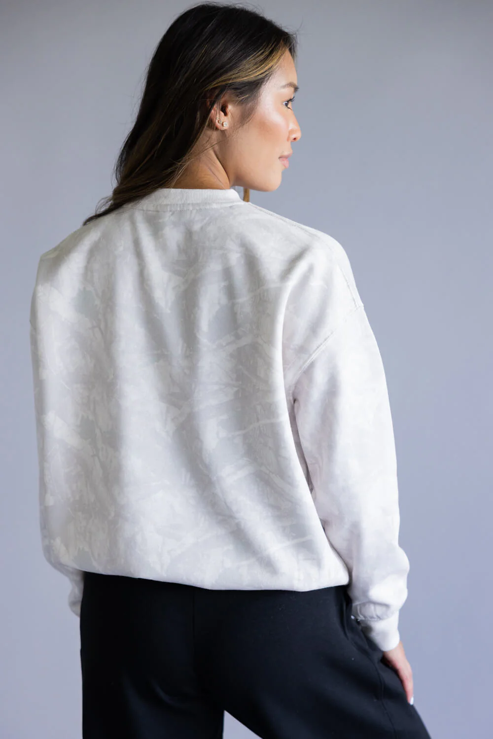 1897 Active Camo Crewneck Fleece Sweatshirt for Women in Beige | T1345-BEIGECAMO - Image 2