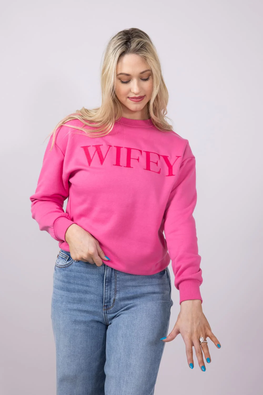 1897 Active Embroidered Wifey Sweatshirt for Women in Pink | XXXGT078-BUBBLEGUM - Image 2