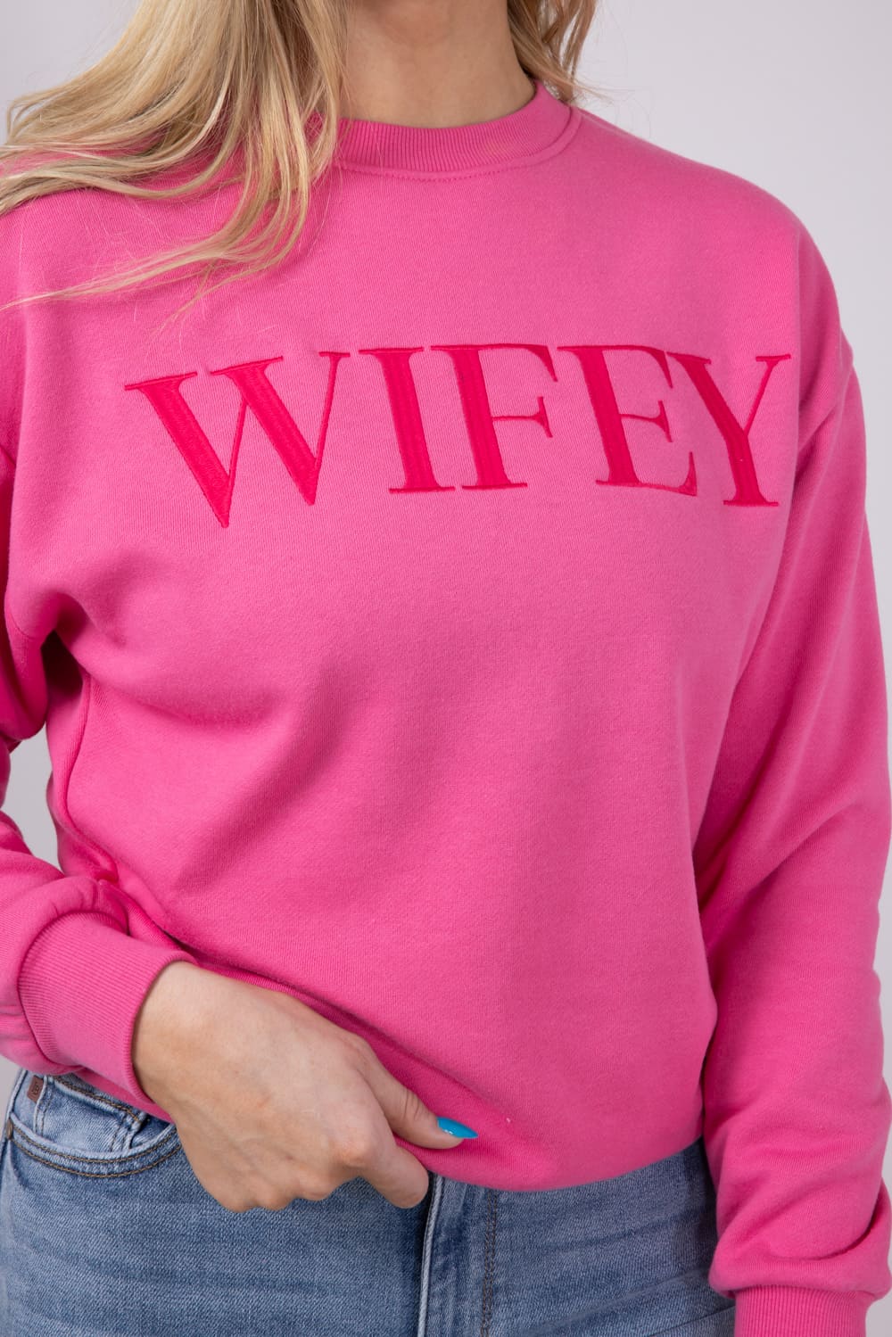 1897 Active Embroidered Wifey Sweatshirt for Women in Pink | XXXGT078-BUBBLEGUM - Image 3