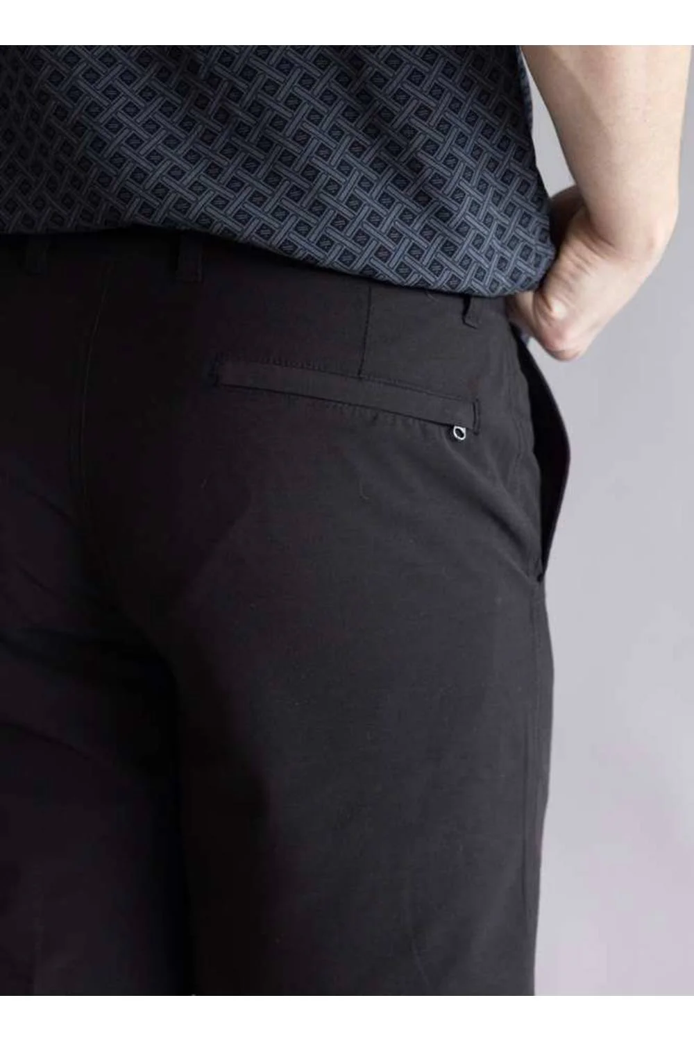 1897 Men 7” Shorts for Men in Black | XU9840-GL BLACK - Image 3