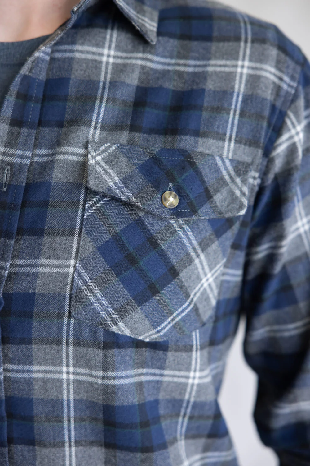 1897 Original Plaid Flannel Shirt for Men in Navy | 7WV7260M-NAVY - Image 2