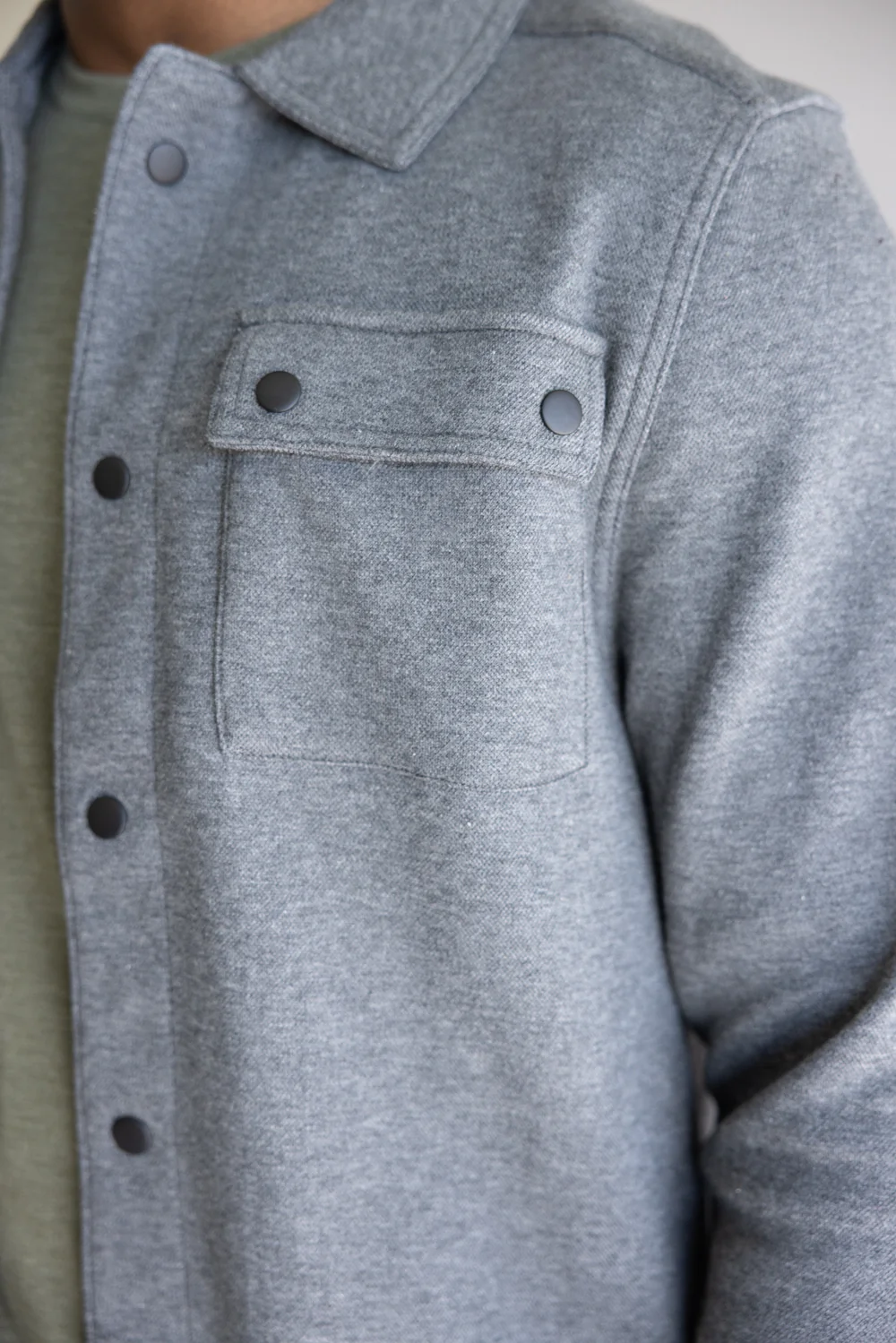 1897 Original Solid Knit Shacket for Men in Charcoal | 5PJ2512M-CHARCOAL - Image 2