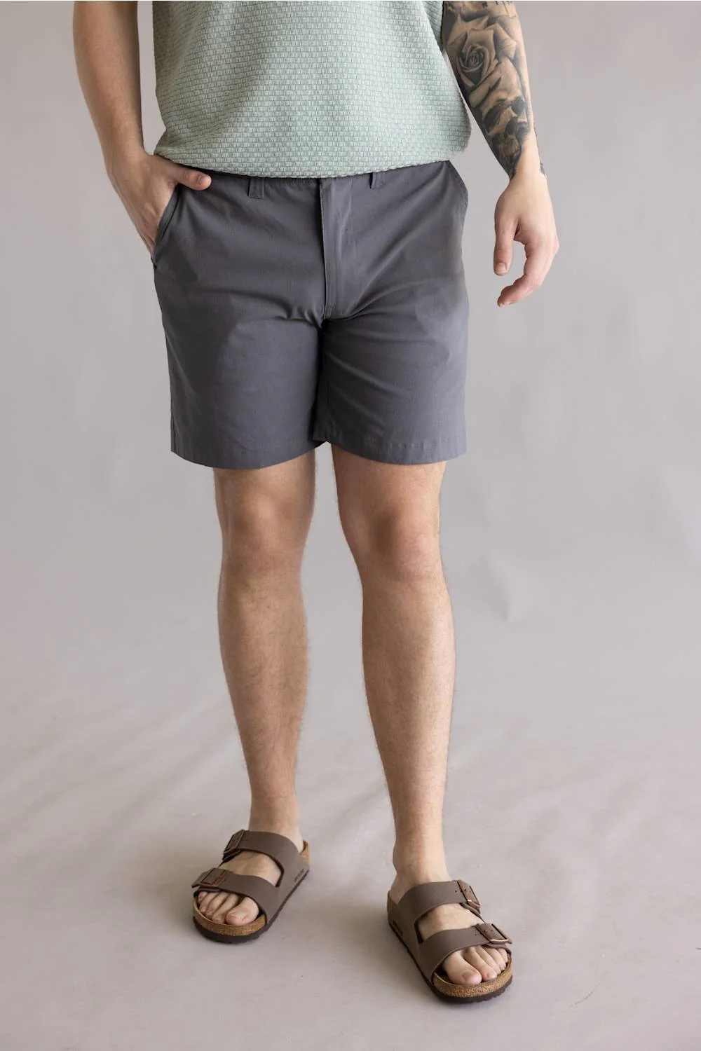 1897 Original Stretch Cotton Shorts for Men in Magnet | GS36808-MAGNET - Image 2