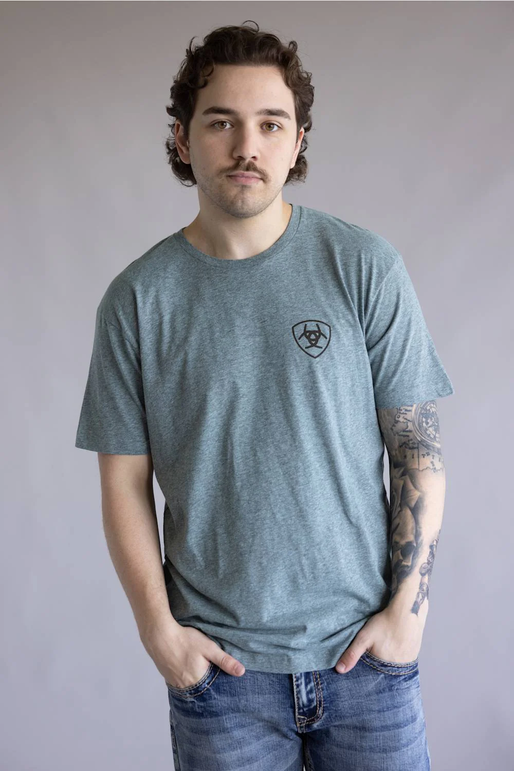 Ariat Banner Badge T-Shirt for Men in Ice Berg | 10073955-ICE BERG - Image 2
