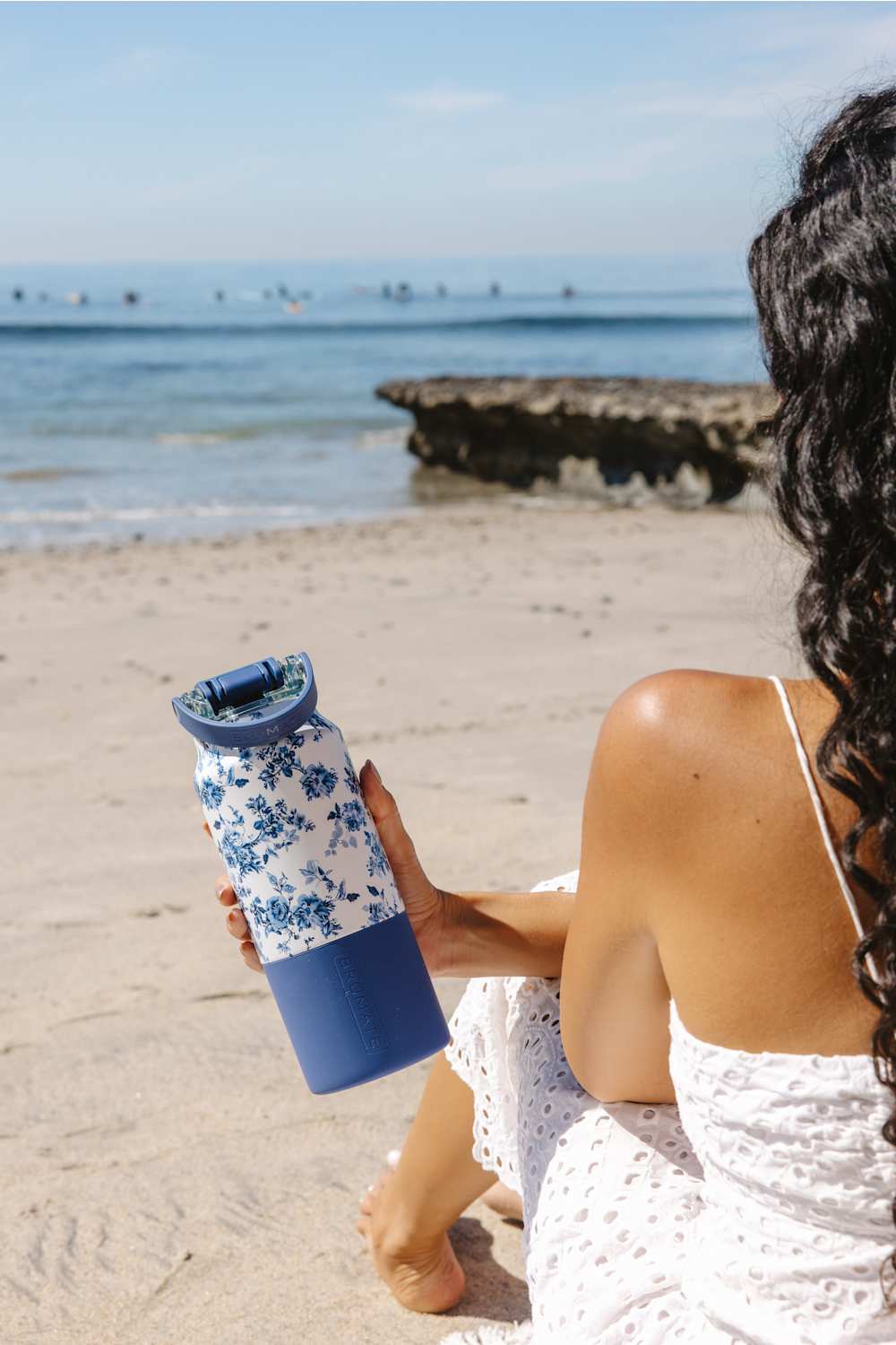 BruMate Rise 35 oz Water Bottle in Sorrento | DWRI35SOR-WHITEBLUE - Image 2