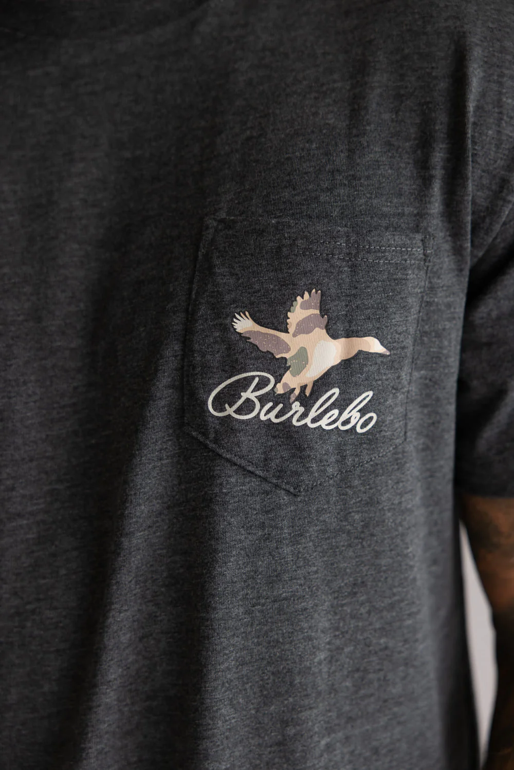 Burlebo Ducks Flying In T-Shirt for Men in Heather Black | SST-DFI-HB-DUCKSFLYINGIN-HEATHERBLAC - Image 3