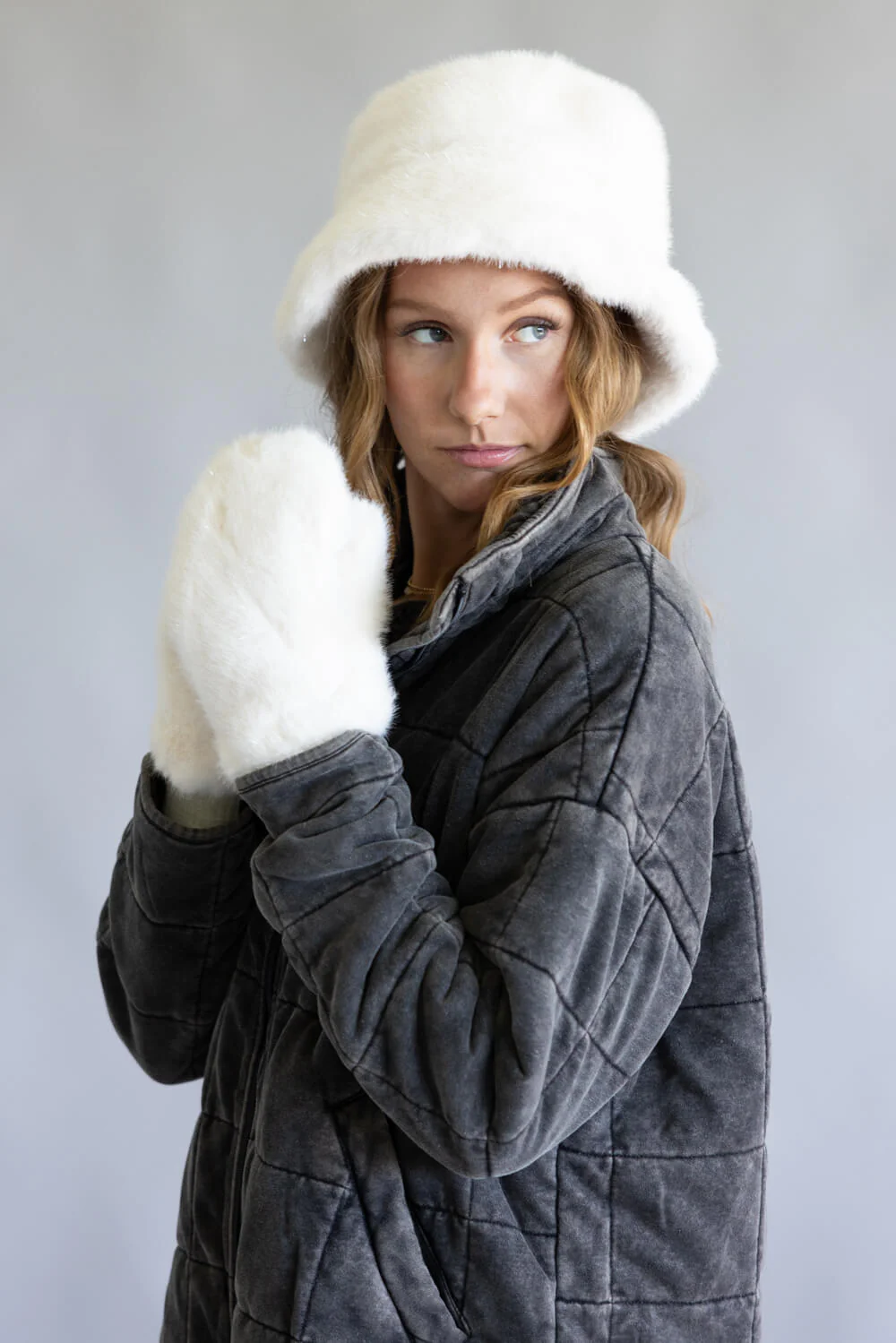 C.C. Glitter Fur Convertible Mitten for Women in Ivory | MTE0169IVY - Image 4
