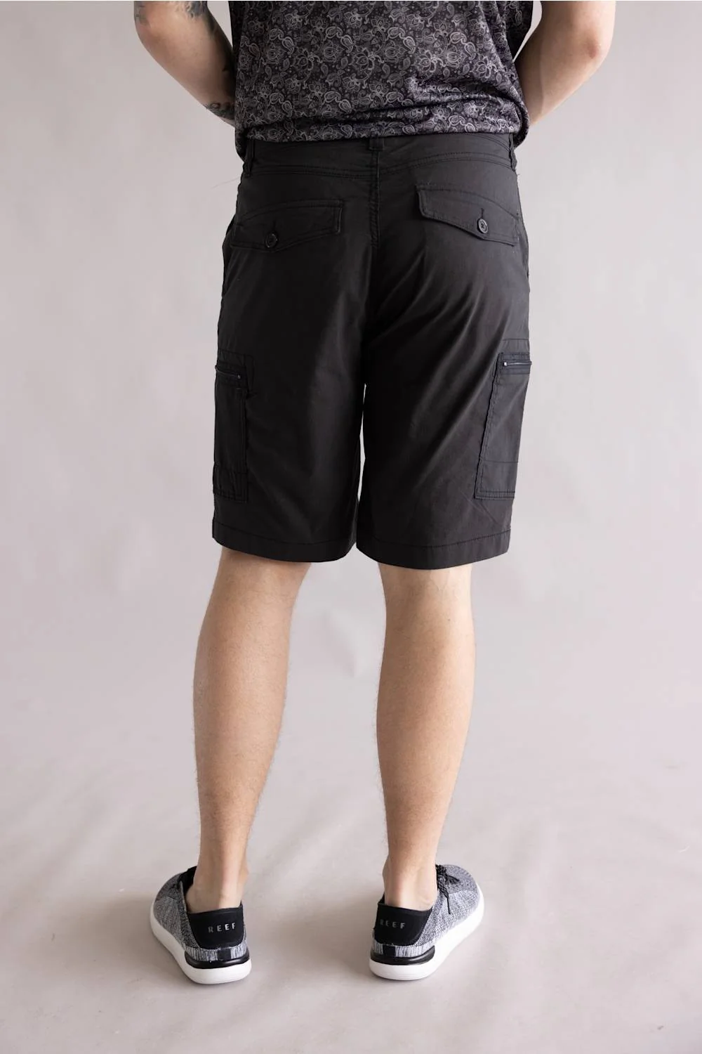 Hallstatt 10 Cargo Shorts for Men in Black | S028-TAPSHOEBLACK - Image 4