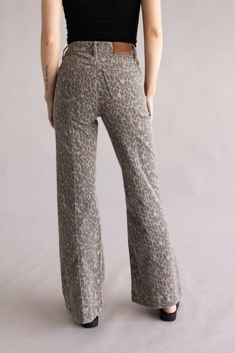 Hidden High Rise Happi Cheetah Flare Jeans for Women  | HD3310CF-CHE - Image 3