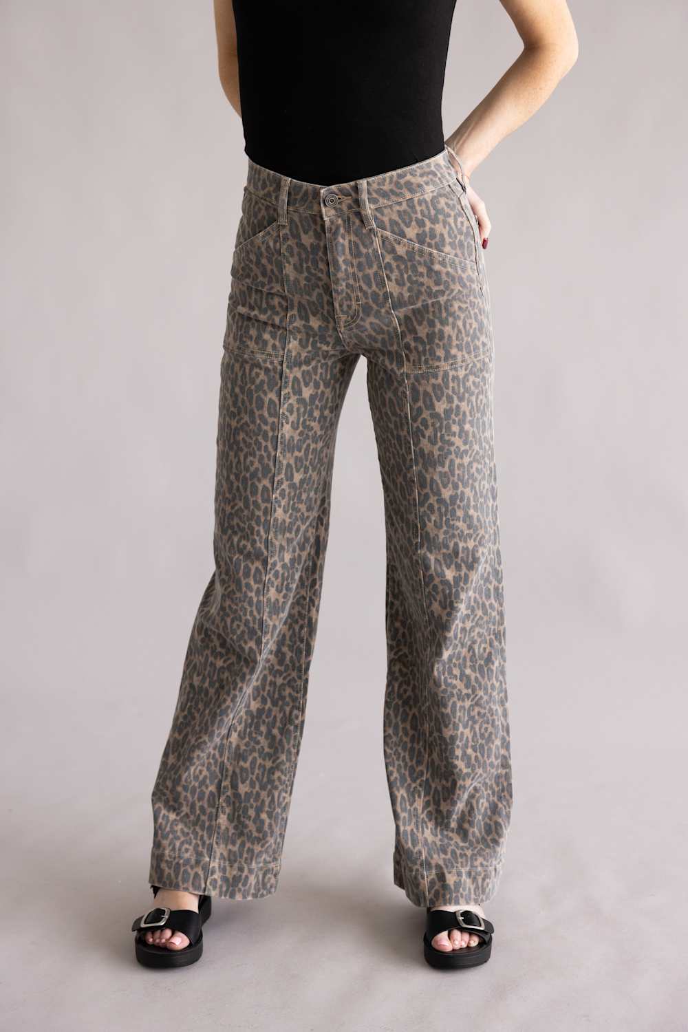 Hidden High Rise Happi Cheetah Flare Jeans for Women  | HD3310CF-CHE - Image 5