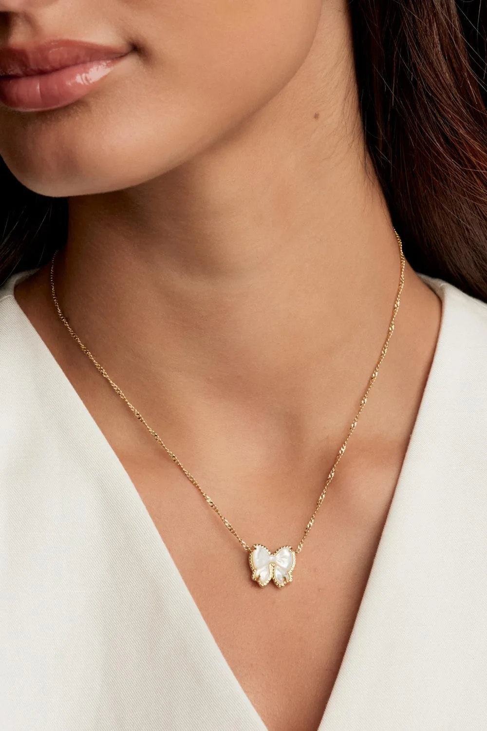 Kendra Scott Haley Bow Short Pendant Necklace in Gold | 9608886084 - Image 4