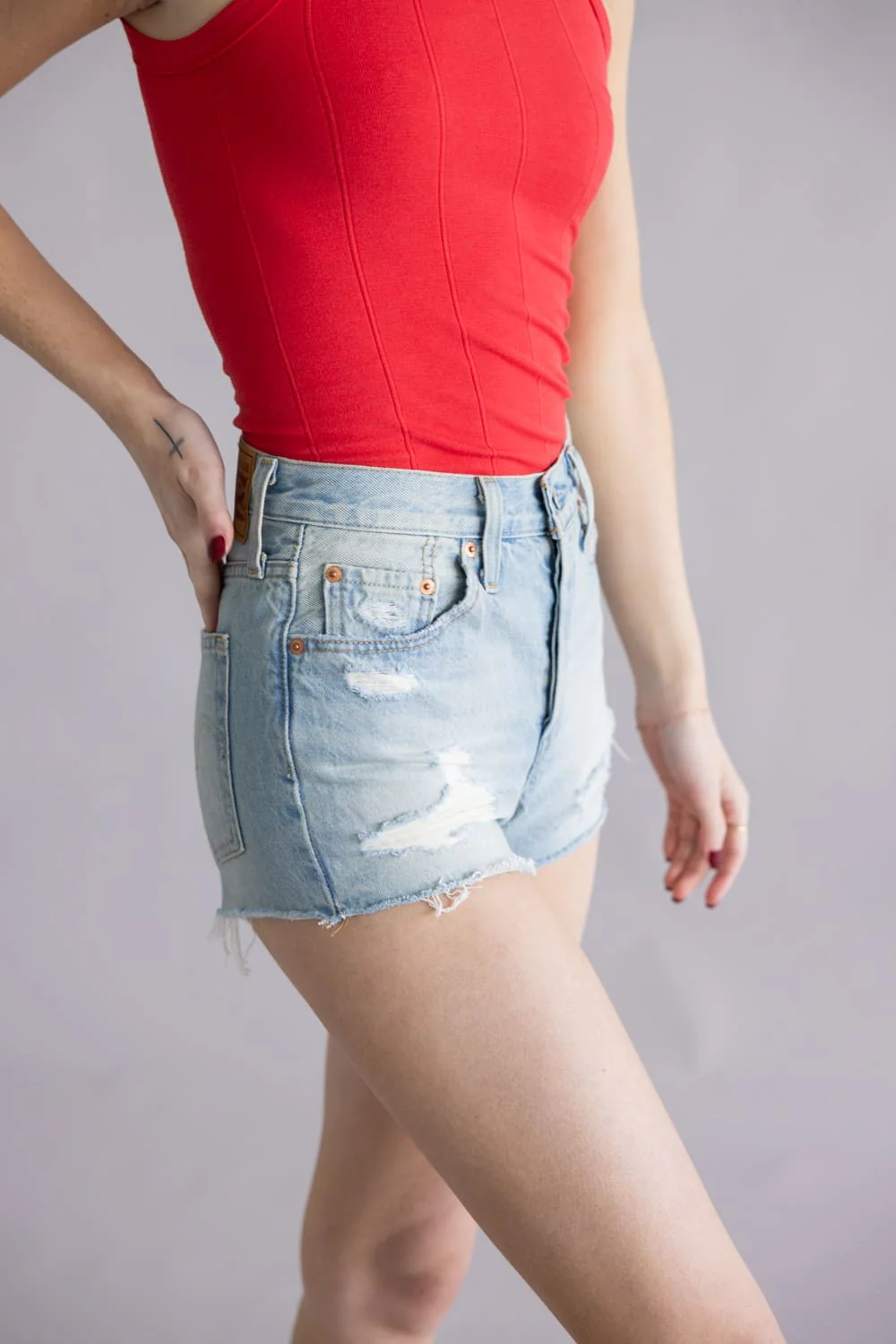 Levi’s 501 Original Denim Shorts for Women | 56327-0553 - Image 2