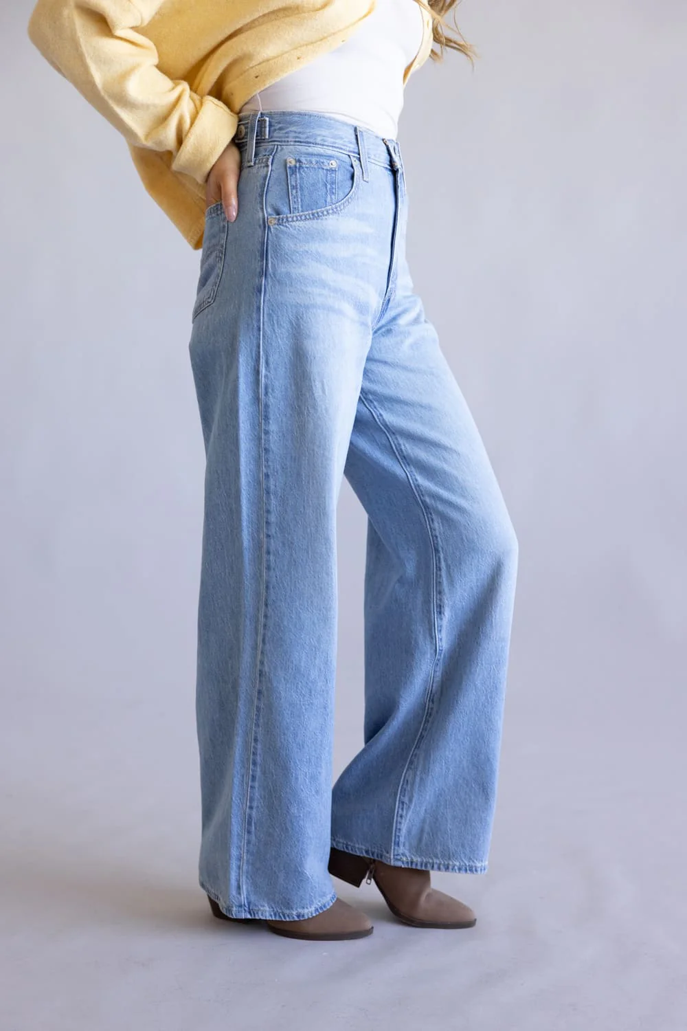 Levi’s High Rise Cinch Baggy Jeans for Women | 001UP-0000 - Image 2