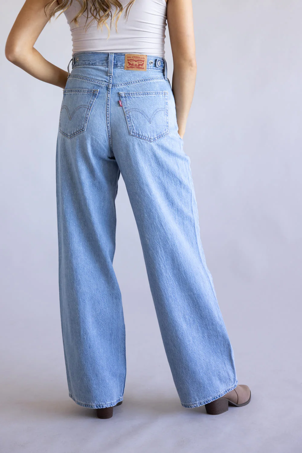 Levi’s High Rise Cinch Baggy Jeans for Women | 001UP-0000 - Image 4
