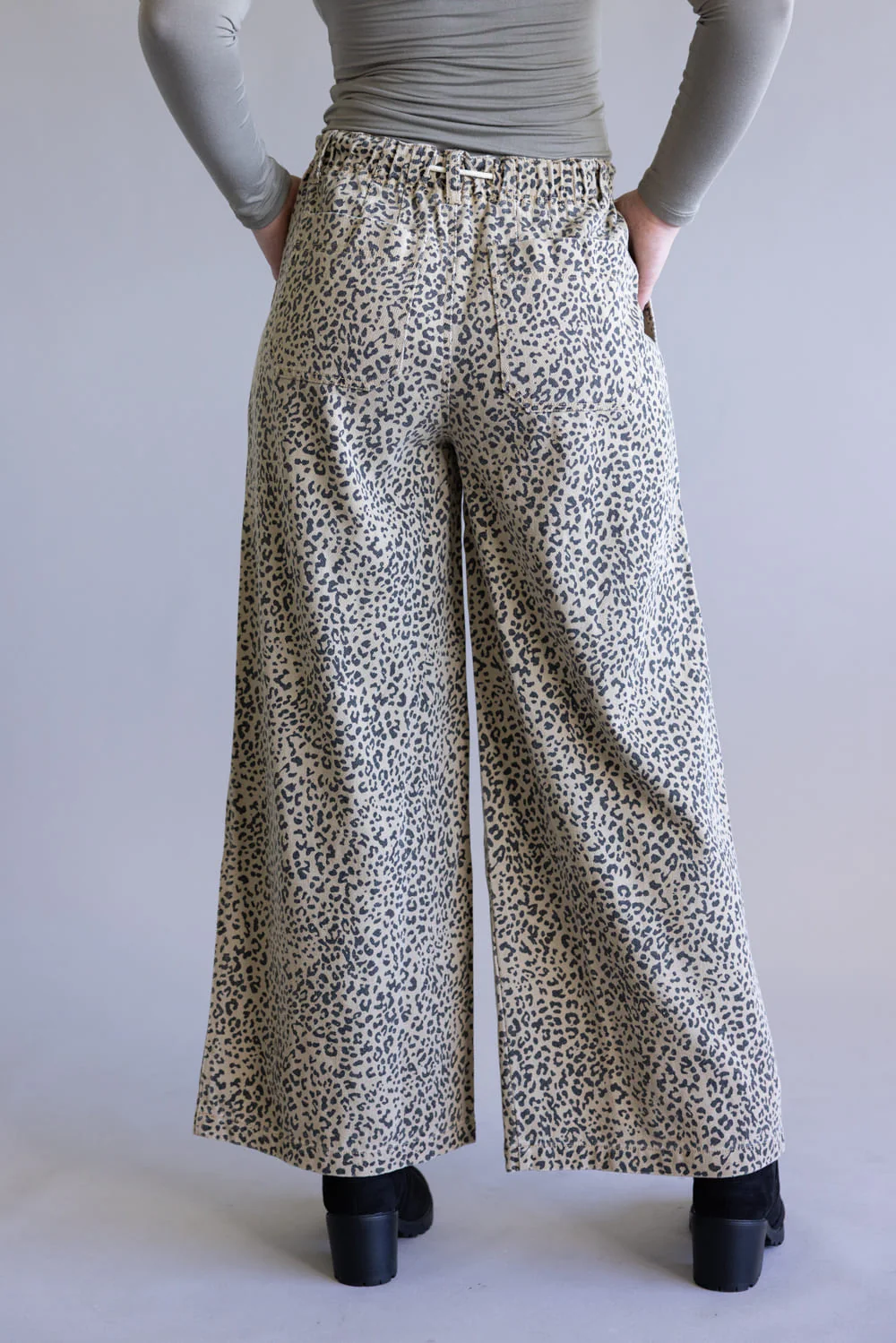 Mustard Seed Leopard Wide Leg Print Drawstring Pants for Women in Brown | S25344-MILKTEA - Image 2