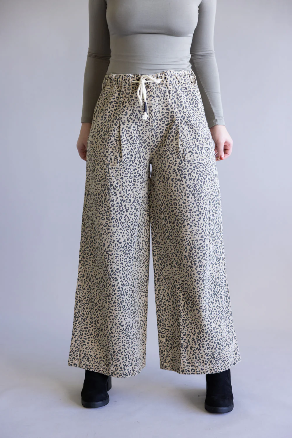 Mustard Seed Leopard Wide Leg Print Drawstring Pants for Women in Brown | S25344-MILKTEA - Image 4