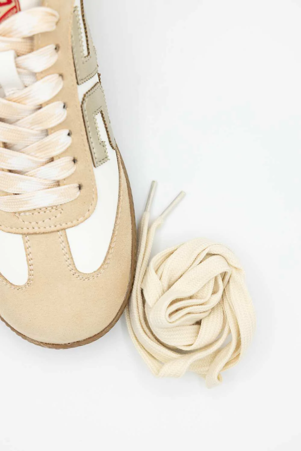 Shu Shop Retro 25 Sneakers for Women in Gold | RETRO-GOLD - Image 2
