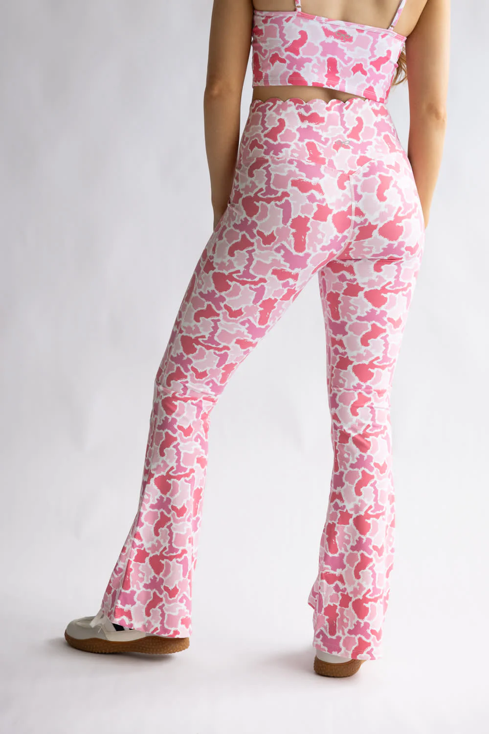 Simply Southern Scalloped Flare Leggings for Women in Pink Camo | PP-0126-LEG-SCLP-PNKCM - Image 2