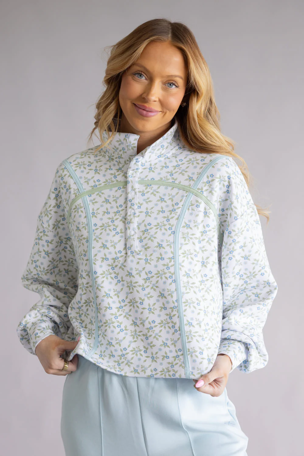 Simply Southern ¼ Snap Collar Cinch Pullover for Women in Blue Flower | PP-0126-TOP-PLL-CINCH-ROBFLR - Image 4