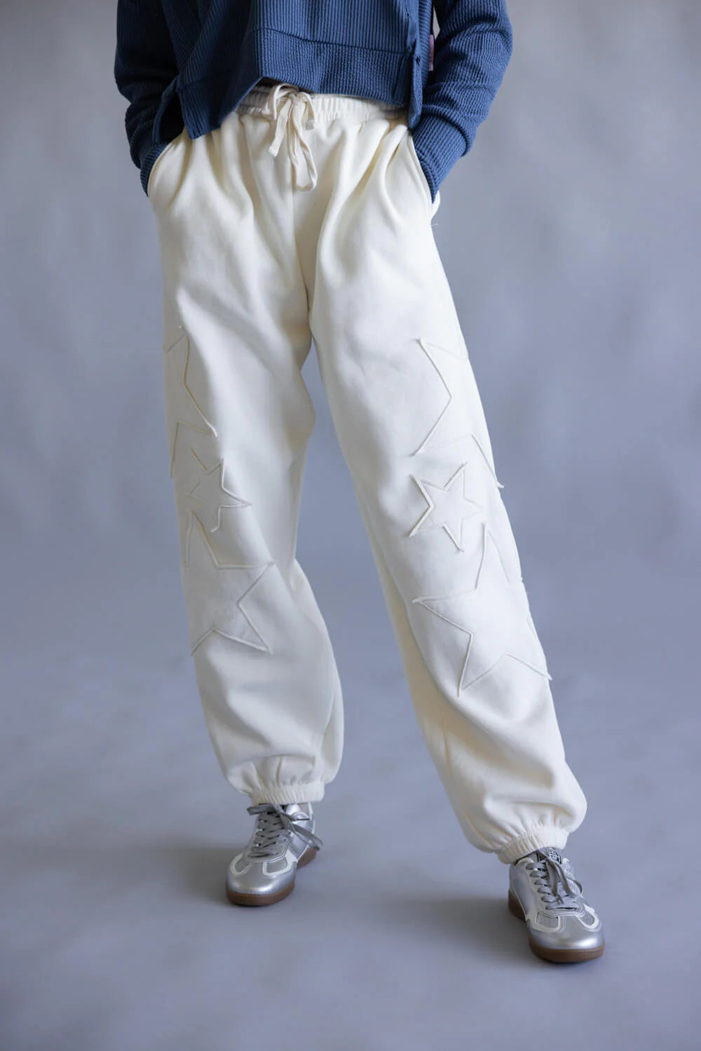 Star Patch Drawstring Jogger Sweatpants for Women in Cream | DZ25F436-CREAM - Image 2