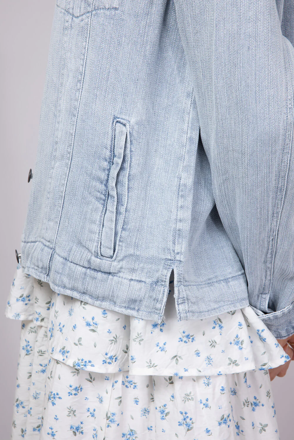 Thread & Supply Jackie Denim Jacket for Women in Light Wash | J4837LZTTS-CALLIEWASH - Image 3