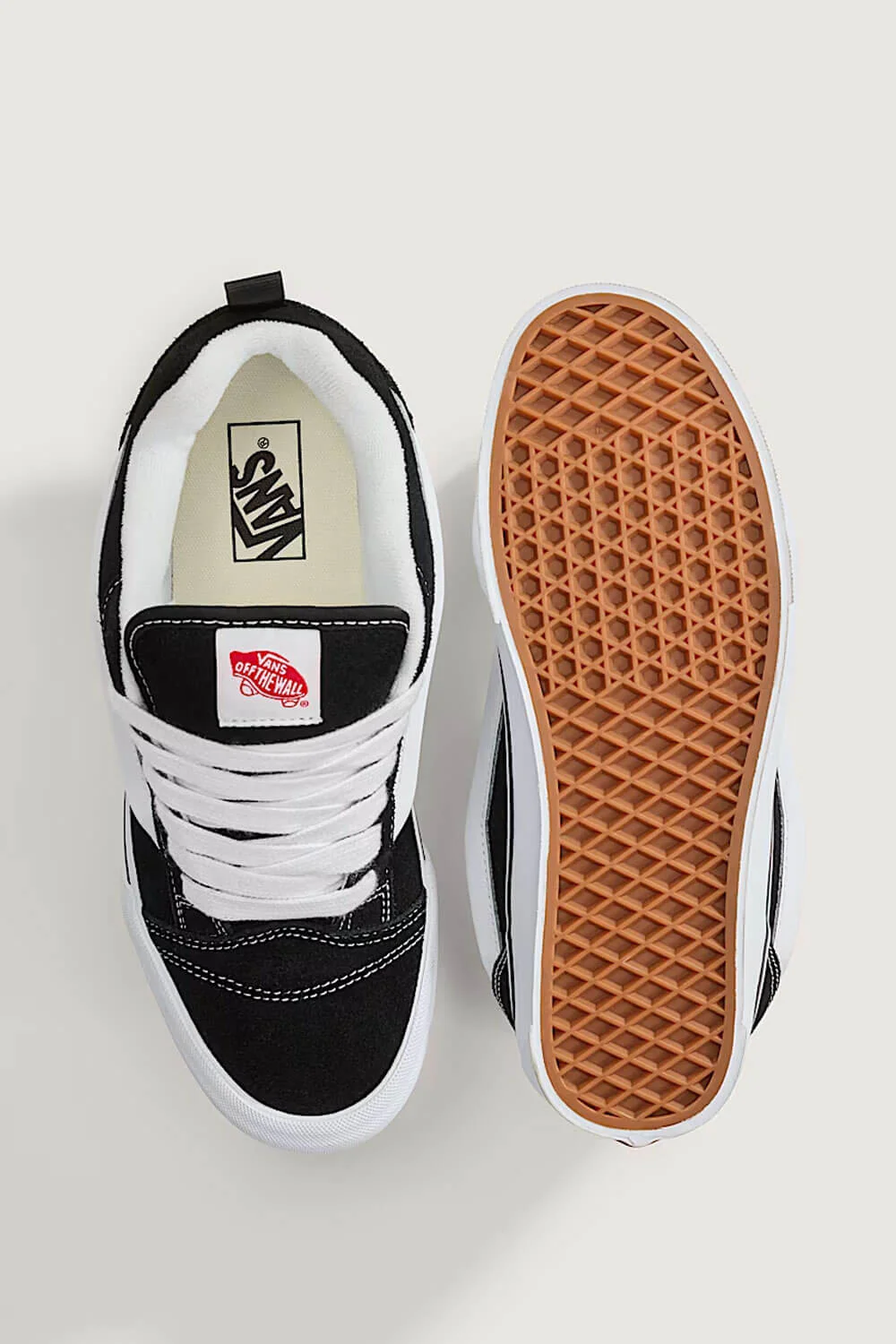 Vans Knu Skool Sneakers for Men in Black | VN0009QC6BT - Image 3