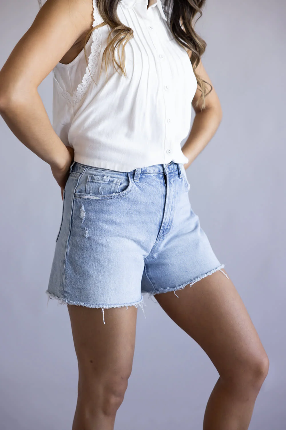 Vervet Boyfriend Fray Hem Denim Shorts for Women | T6750 - Image 2