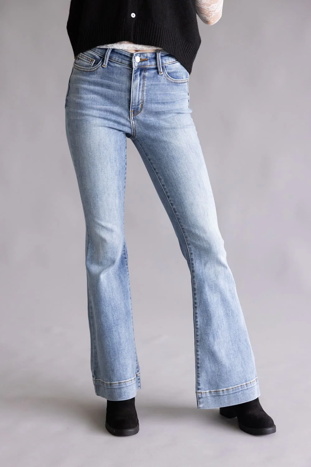 Vervet Legendary Mid-Rise Trouser Hem Bootcut Jeans for Women | T6243 - Image 3