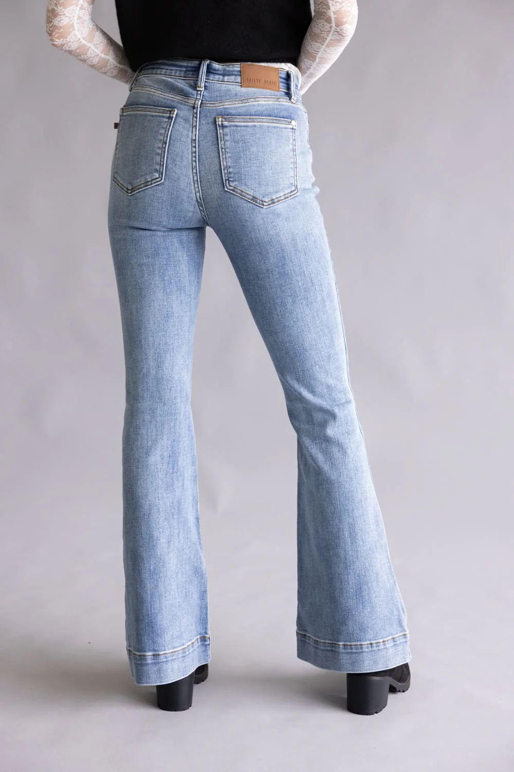 Vervet Legendary Mid-Rise Trouser Hem Bootcut Jeans for Women | T6243 - Image 4