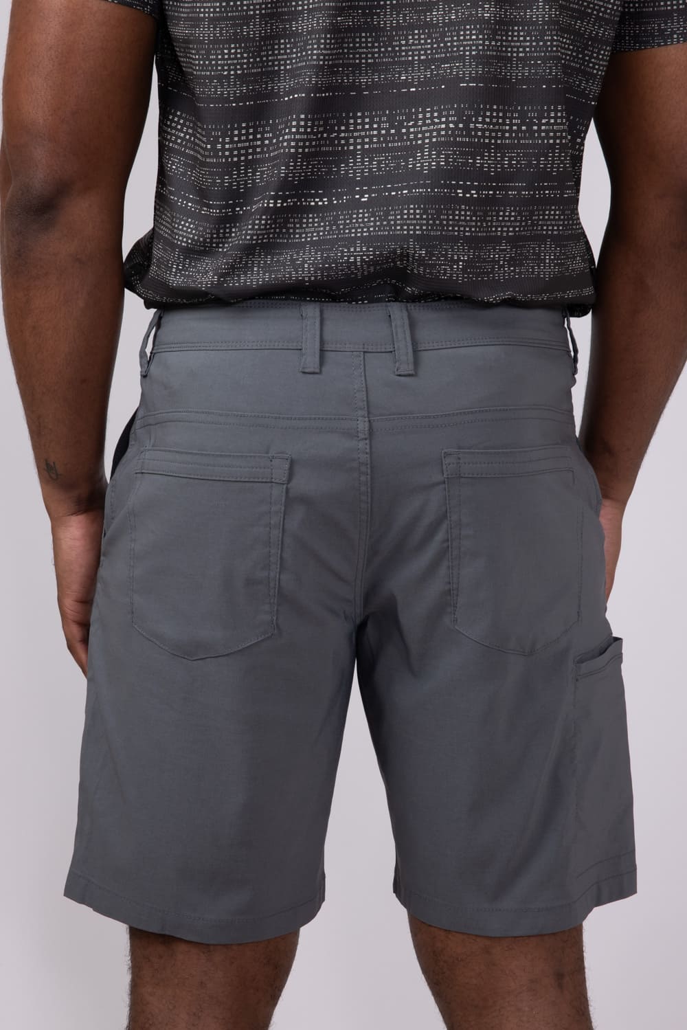 Weatherproof Vintage 9.5 Tech Utility Shorts for Men in Platinum | W4S608-033 PLATINUM - Image 2