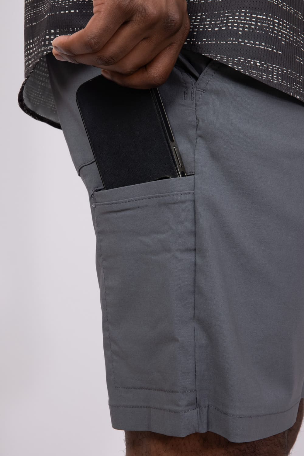 Weatherproof Vintage 9.5 Tech Utility Shorts for Men in Platinum | W4S608-033 PLATINUM - Image 3