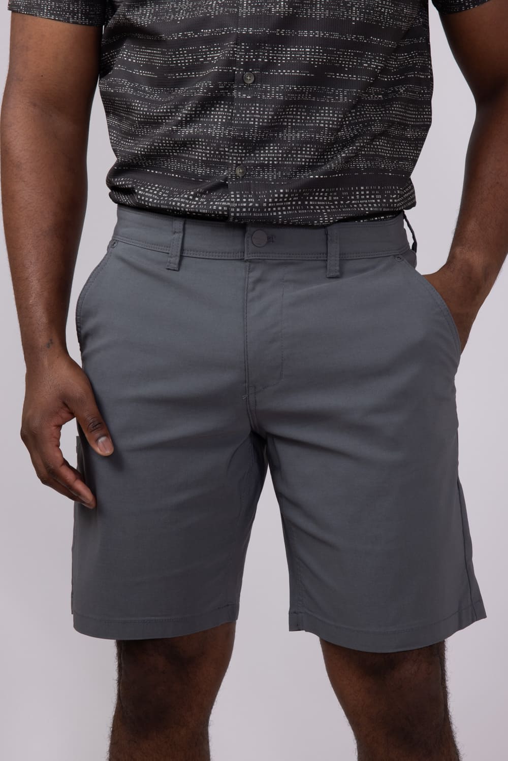 Weatherproof Vintage 9.5 Tech Utility Shorts for Men in Platinum | W4S608-033 PLATINUM - Image 4