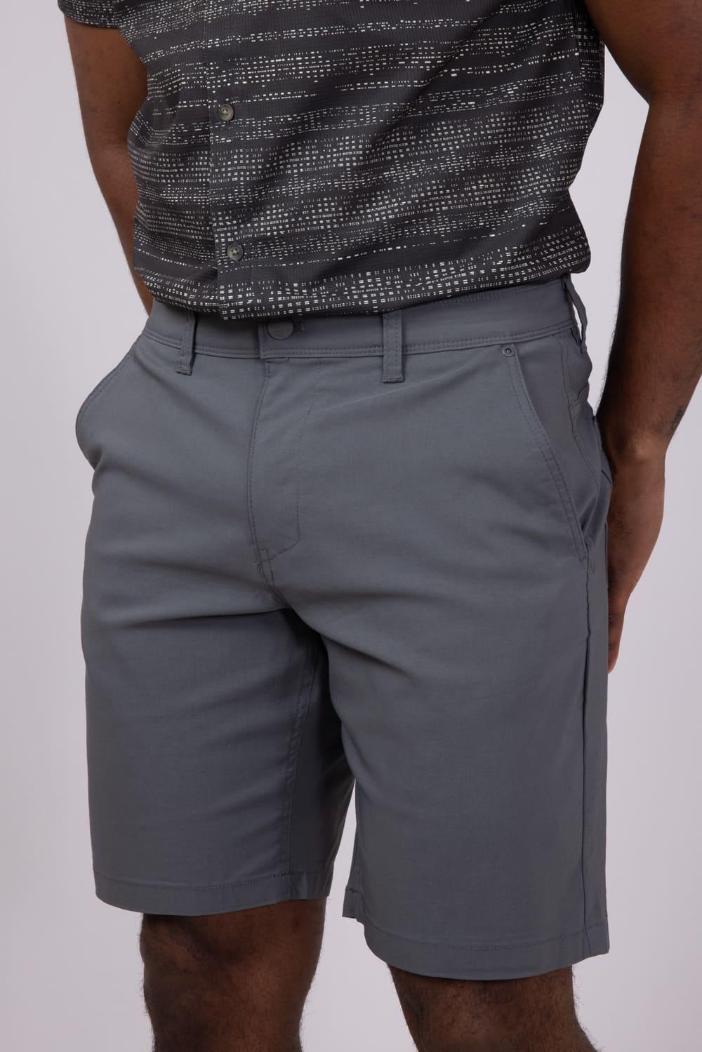 Weatherproof Vintage 9.5 Tech Utility Shorts for Men in Platinum | W4S608-033 PLATINUM - Image 5