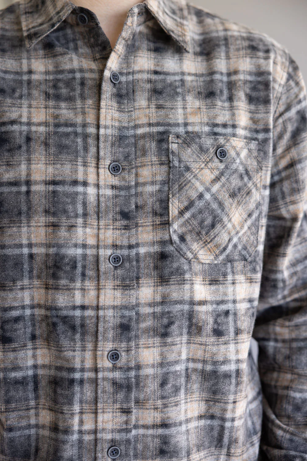 Weatherproof Vintage Chalk Flannel Shirt for Men in Ebony | F2585912GK-EBONY - Image 4