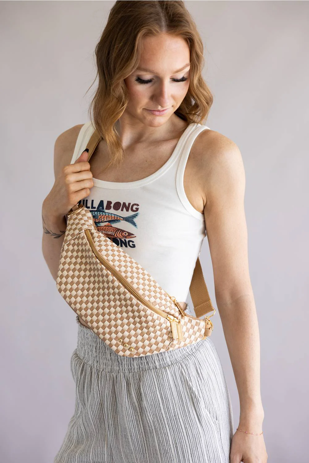 Weave Checkered Belt Bag for Women in Tan | BAG-SUS-WOV-CHKTAN - Image 3