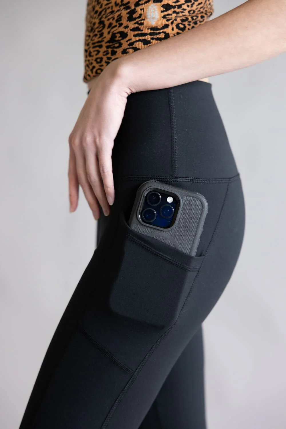 Wonderlink Side Pocket Leggings for Women in Black | AW71173-W01-BLACK - Image 3