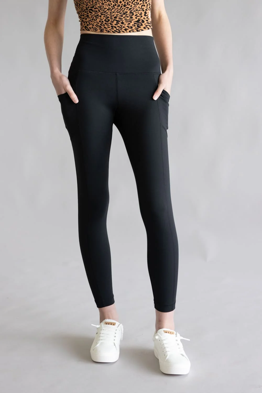 Wonderlink Side Pocket Leggings for Women in Black | AW71173-W01-BLACK - Image 4