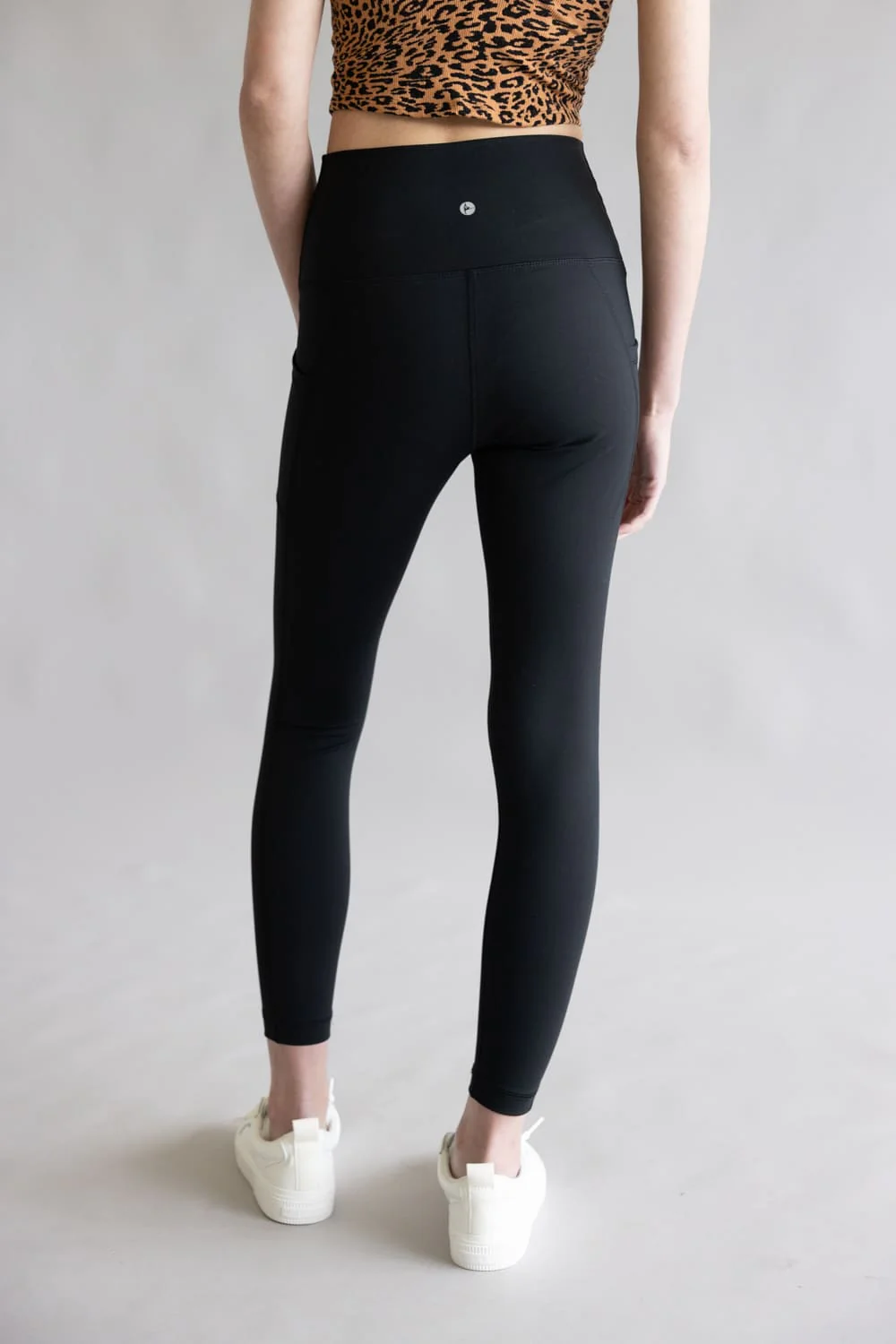 Wonderlink Side Pocket Leggings for Women in Black | AW71173-W01-BLACK - Image 5